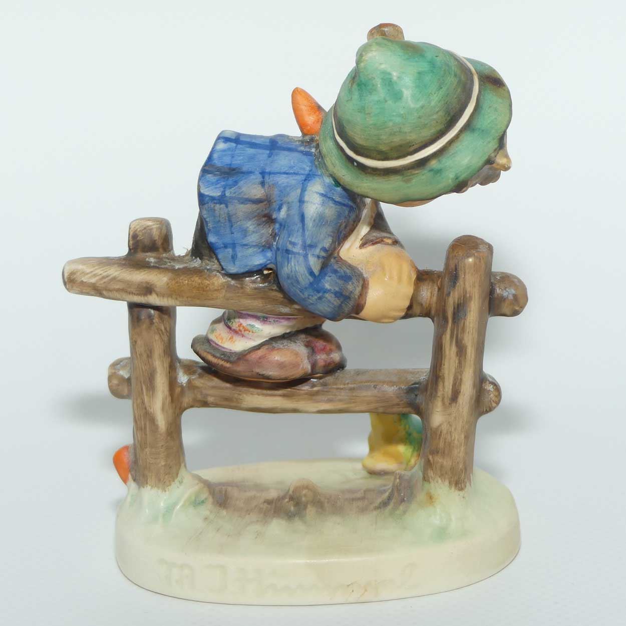 HUM201/2/0 MI Hummel figure Retreat to Safety | TMK5