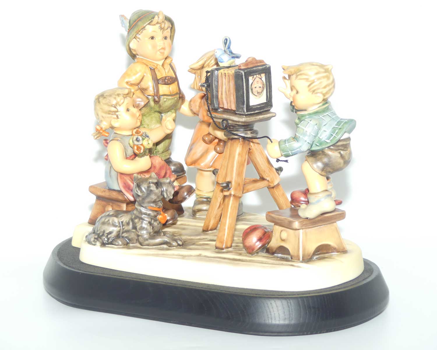 HUM2100 MI Hummel figure Picture Perfect | MI Hummel Club 25th Anniversary piece | Ltd Ed | boxed