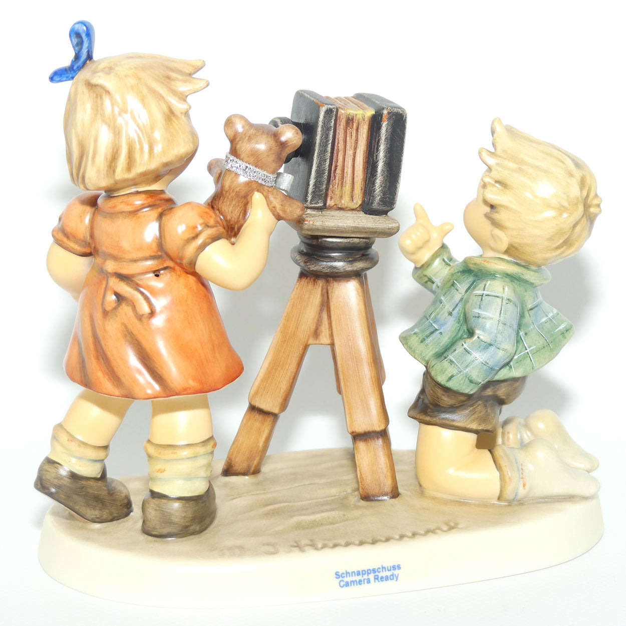 HUM2132 MI Hummel figure Camera Ready | TMK8 | boxed