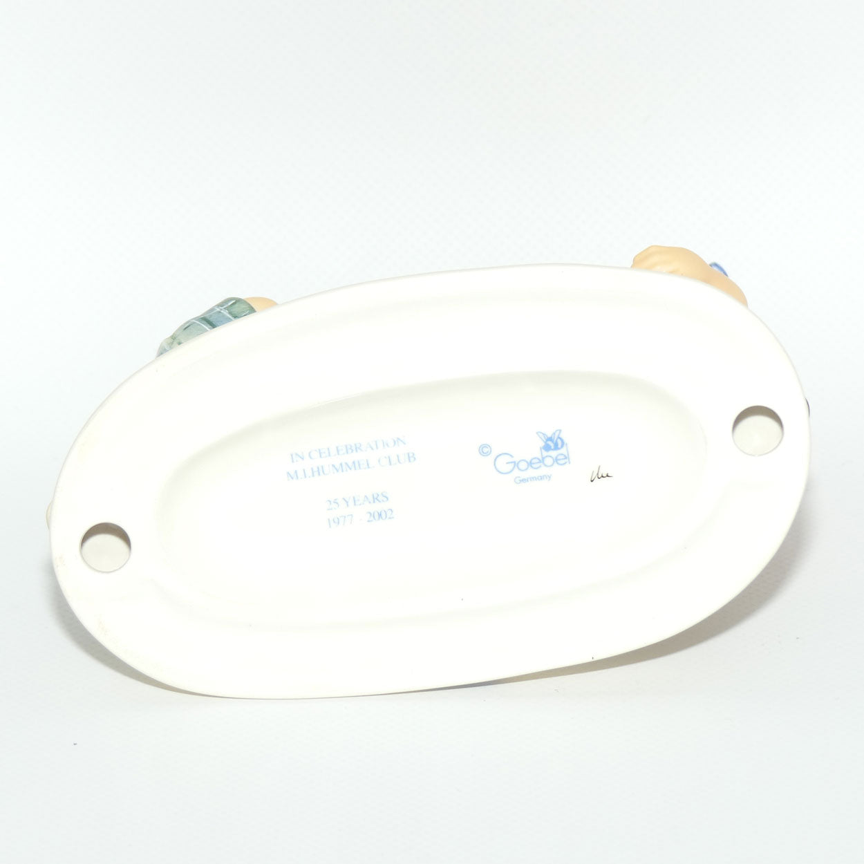 HUM2132 MI Hummel figure Camera Ready | TMK8 | boxed