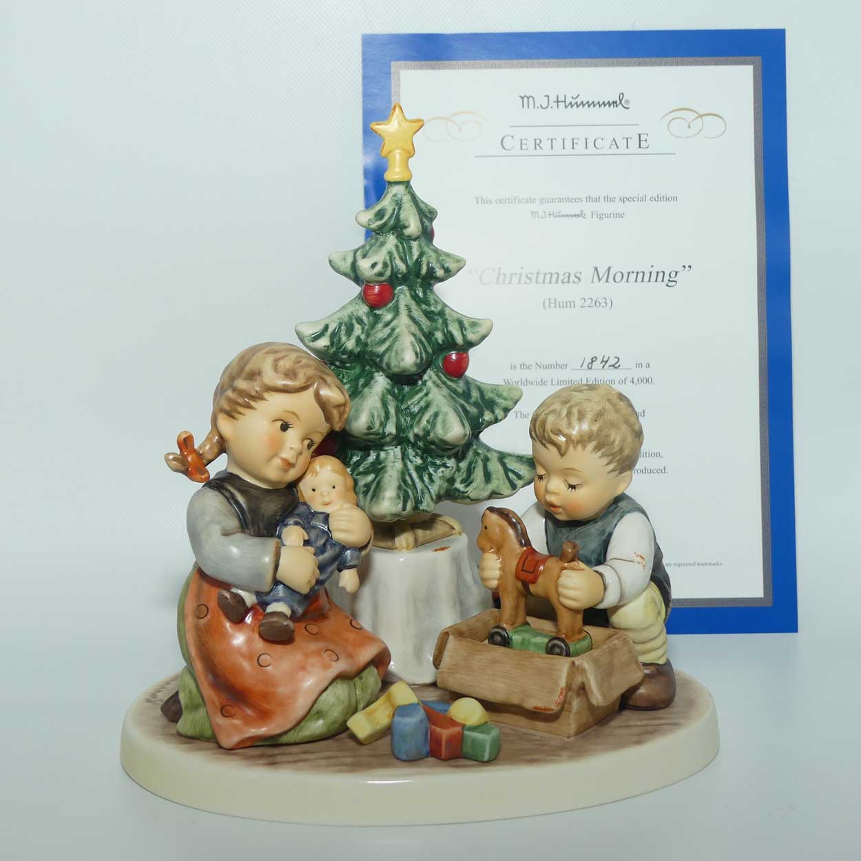 HUM2263 MI Hummel figure Christmas Morning | Ltd Ed 1842/4000 | TMK8