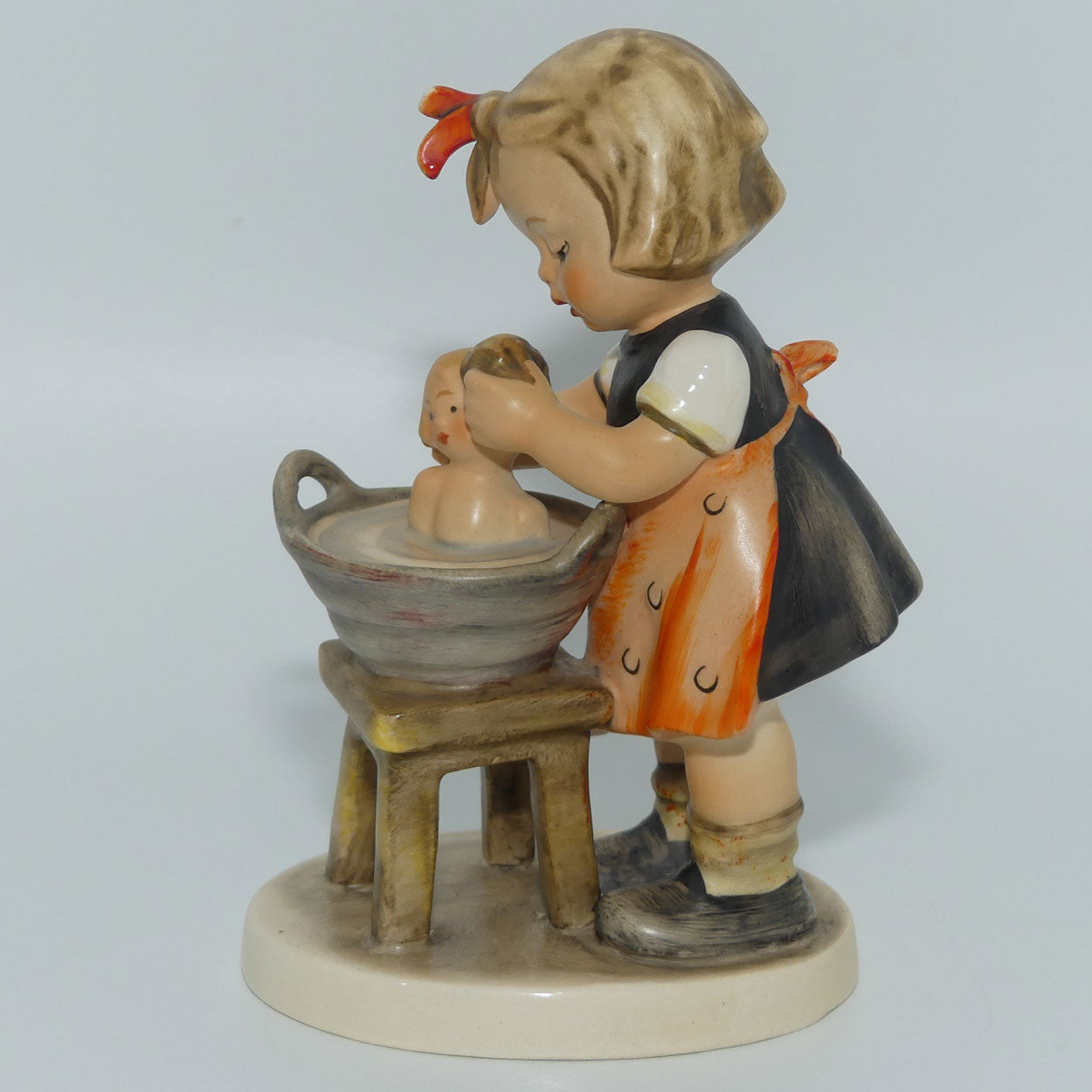 HUM0319 MI Hummel figure Doll Bath | TMK4