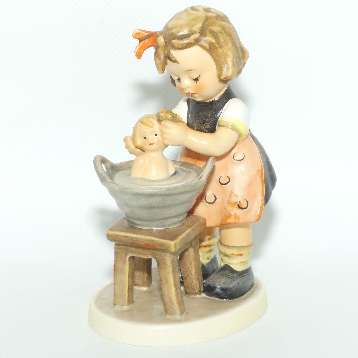 HUM0319 MI Hummel figure Doll Bath | TMK7 | boxed