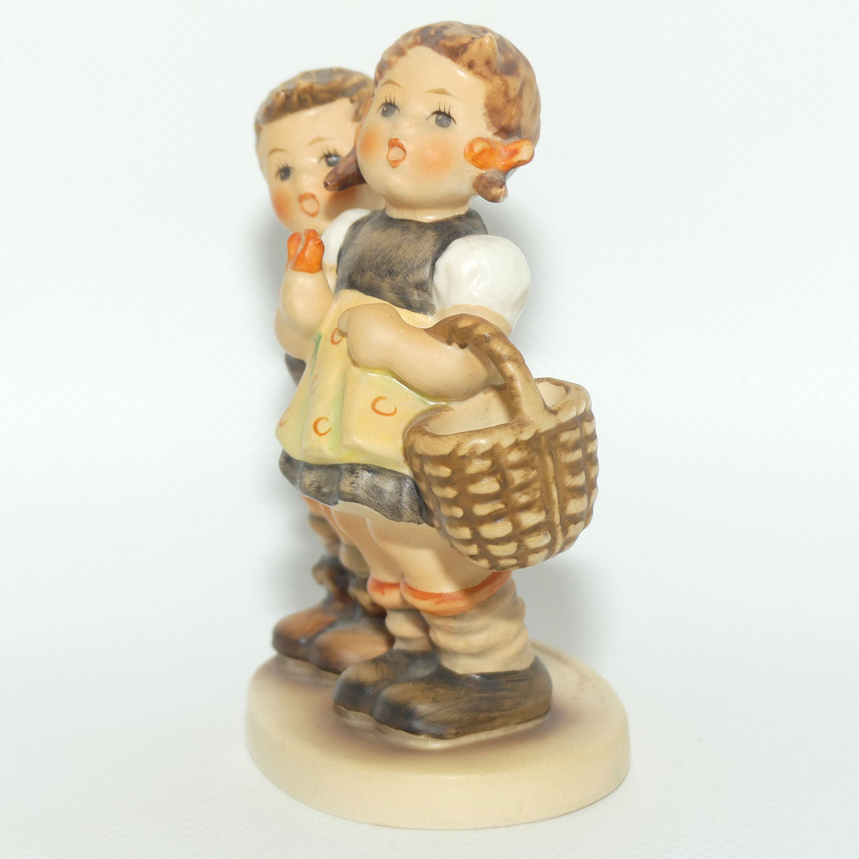 HUM0049/3/0 MI Hummel figure To Market | TMK5