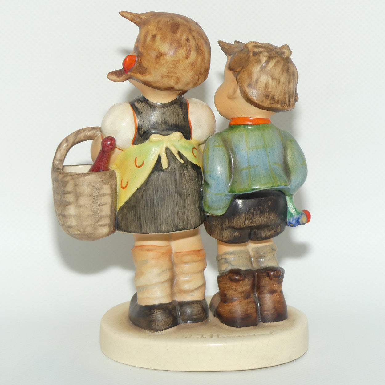 HUM0049 MI Hummel figure To Market | TMK1