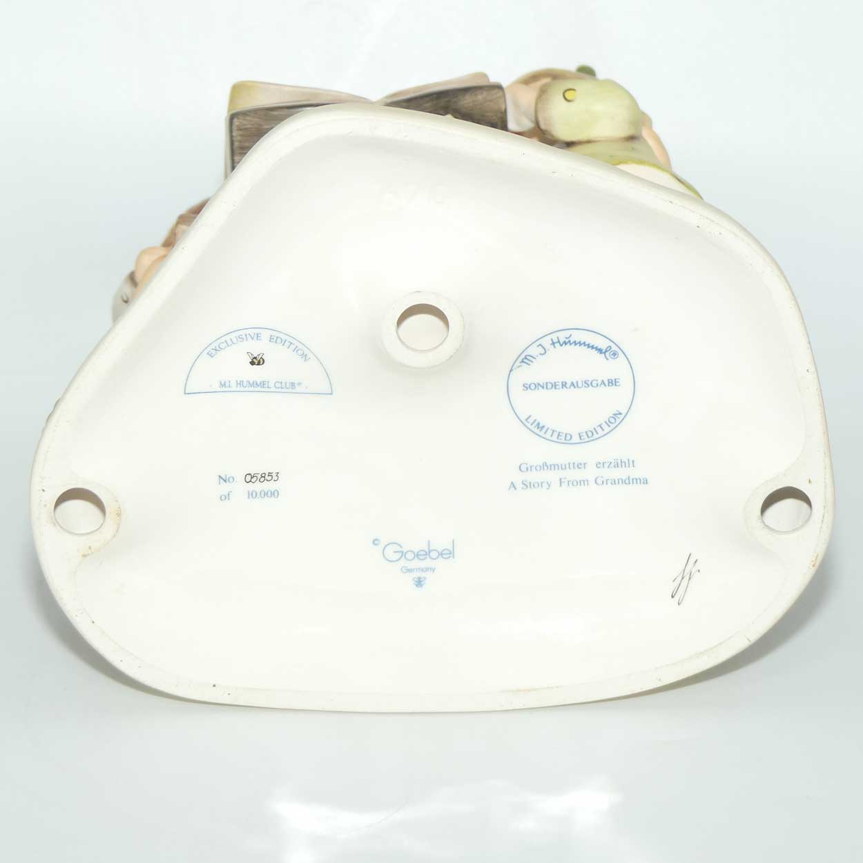 HUM620 MI Hummel figure A Story from Grandma | MI Hummel Club Exclusive | Limited Edition | TMK7