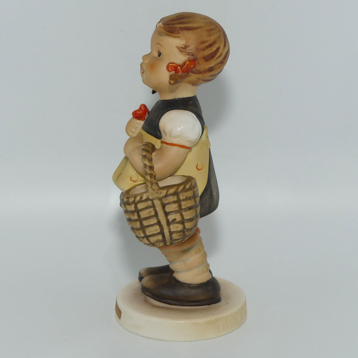 HUM0098 MI Hummel figure Sister | TMK3