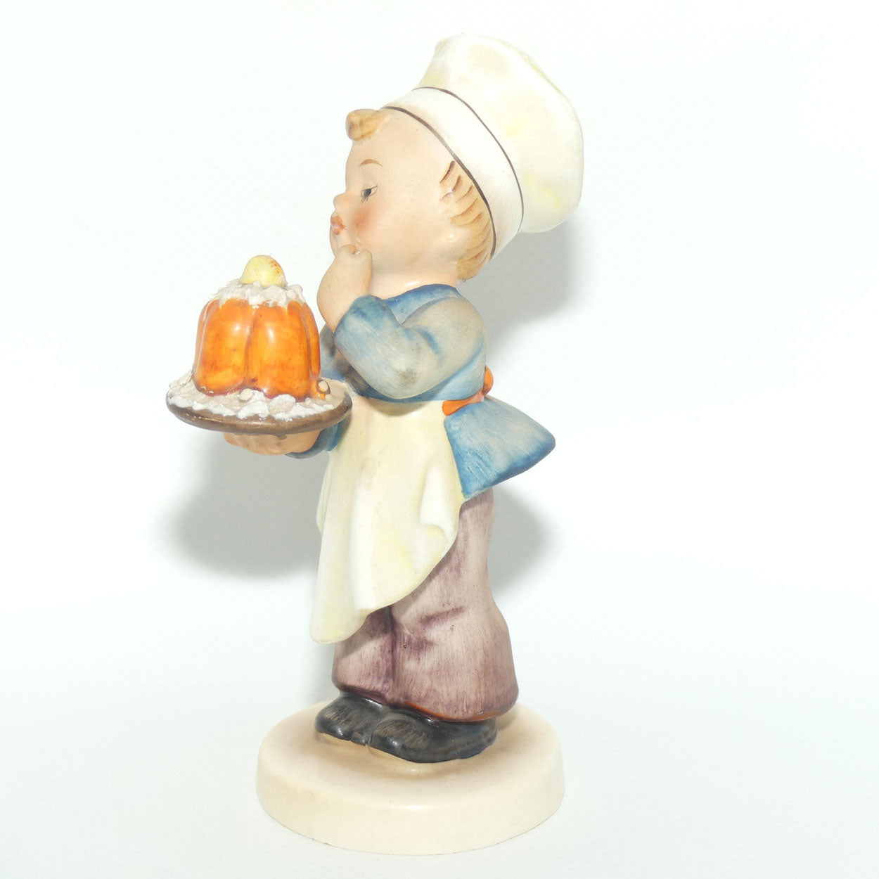 HUM0128 MI Hummel figure Baker | TMK2