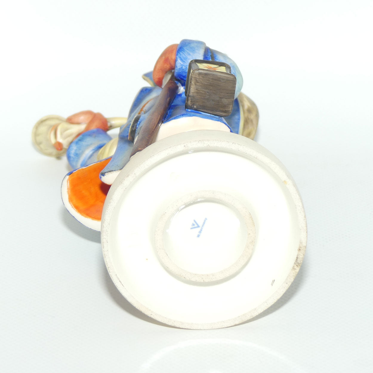 HUM0015/II MI Hummel figure Hear Ye, Hear Ye