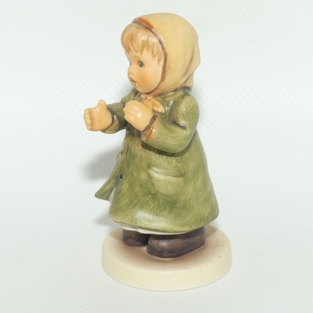 HUM2183 MI Hummel figure Keeping Time