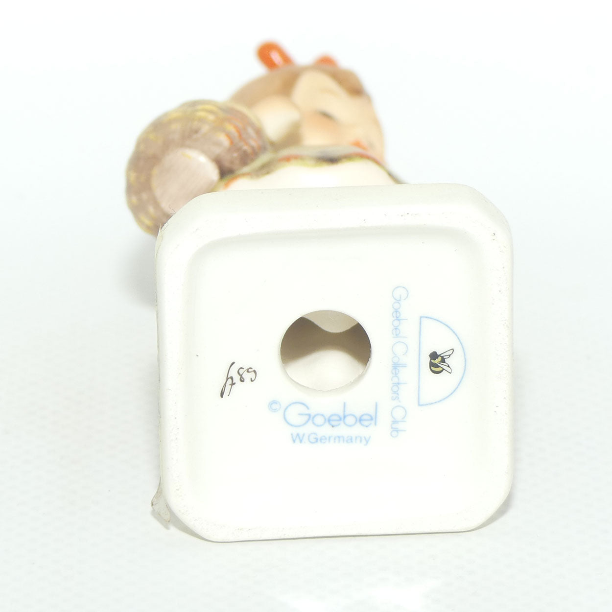 HUM0479 MI Hummel figure I Brought You a Gift | TMK6 | #1