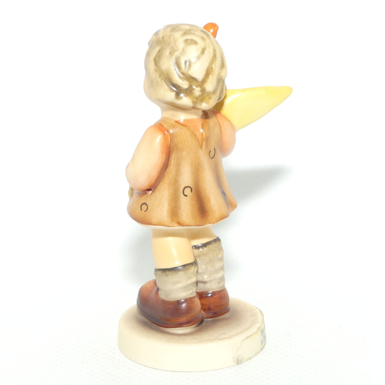HUM0549/3/0 MI Hummel figure A Sweet Offering