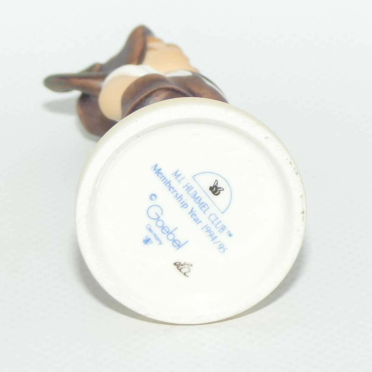 HUM0630 MI Hummel figure For Keeps