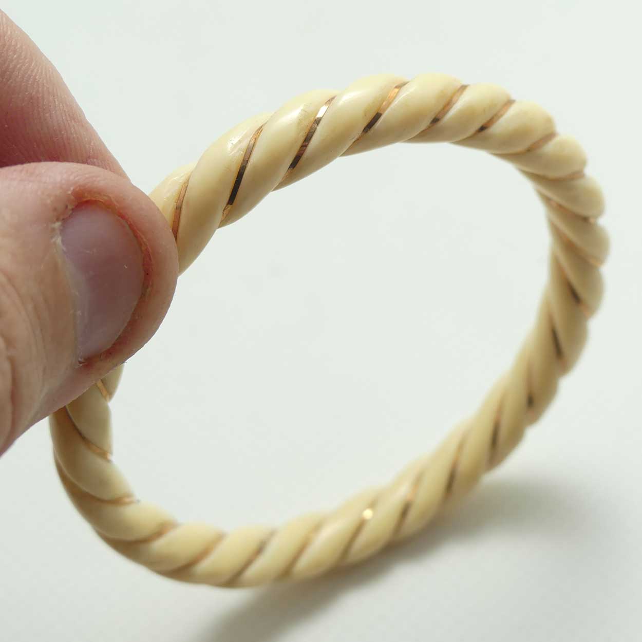 Antique Ivory Twist design Ladies Bangle | Round Shape | 8mm thick