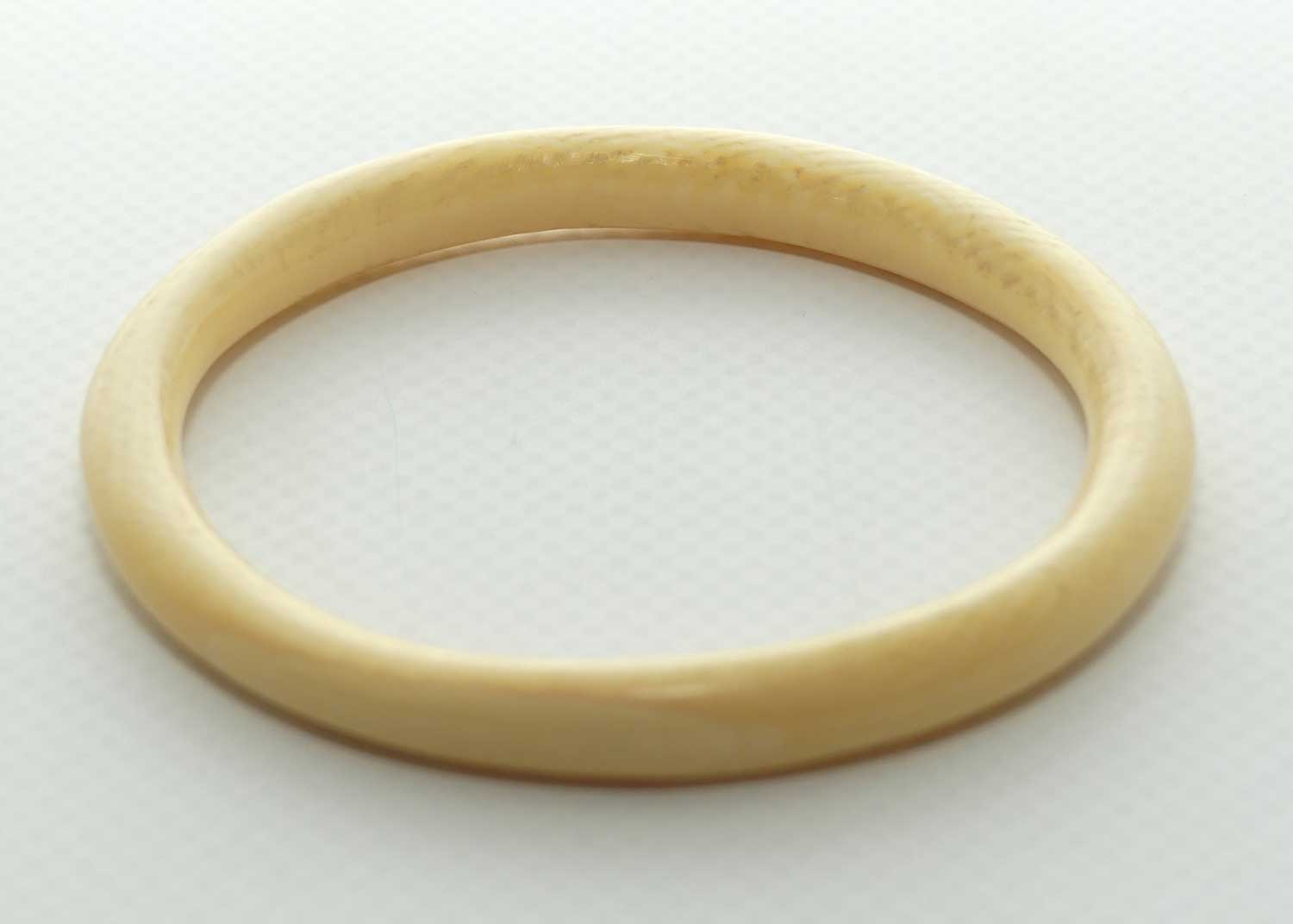 Antique Ivory Ladies Bangle | Round Shape | 7mm wide