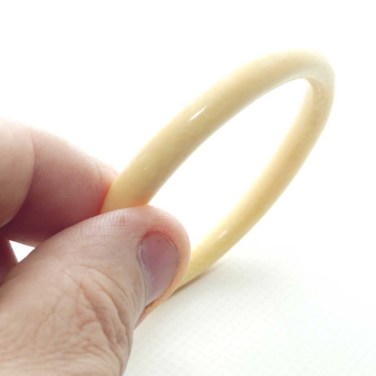 Antique Ivory Ladies Bangle | Round Shape | 7mm wide