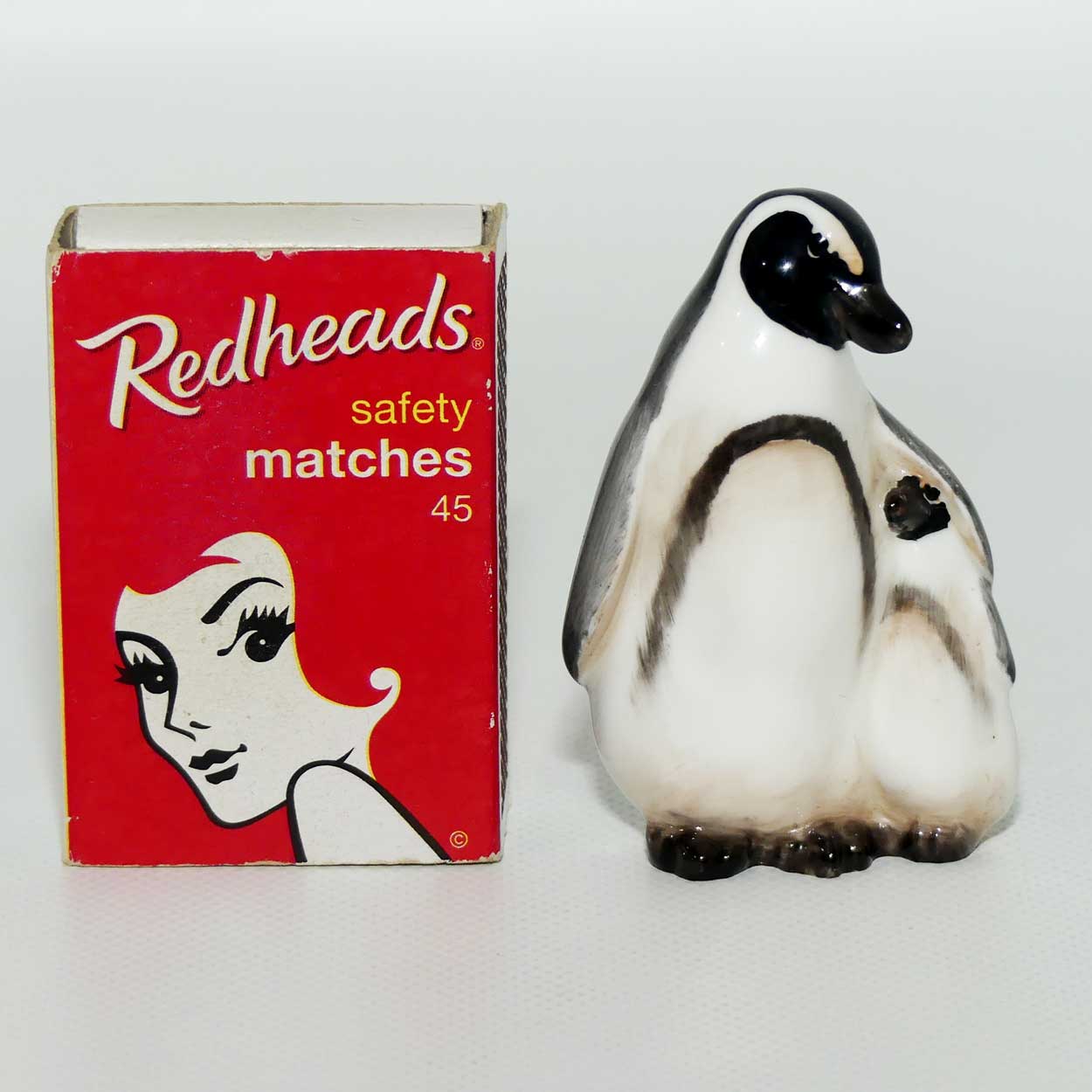 K20 Royal Doulton figure Penguin with Chick under Wing