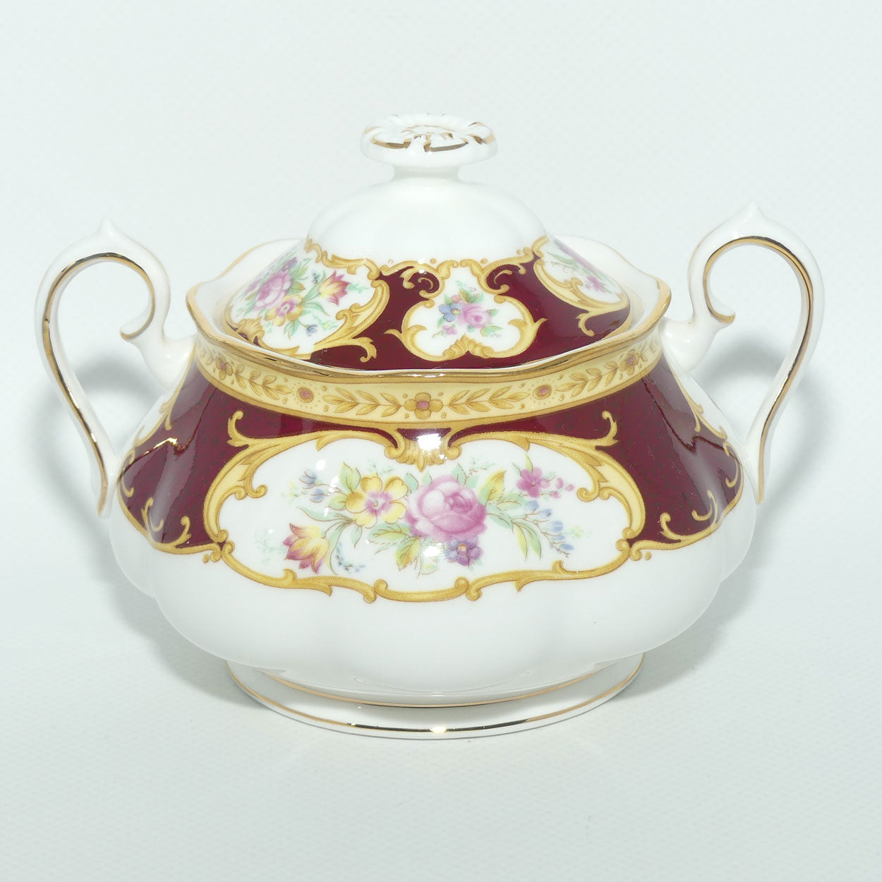 Royal Albert Bone China Lady Hamilton lidded sugar bowl with handles | © 1939 Royal Albert Ltd