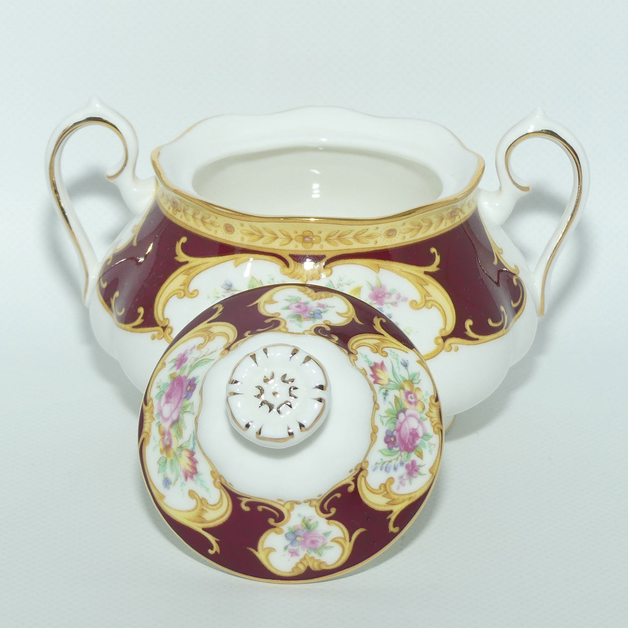 Royal Albert Bone China Lady Hamilton lidded sugar bowl with handles | © 1939 Royal Albert Ltd