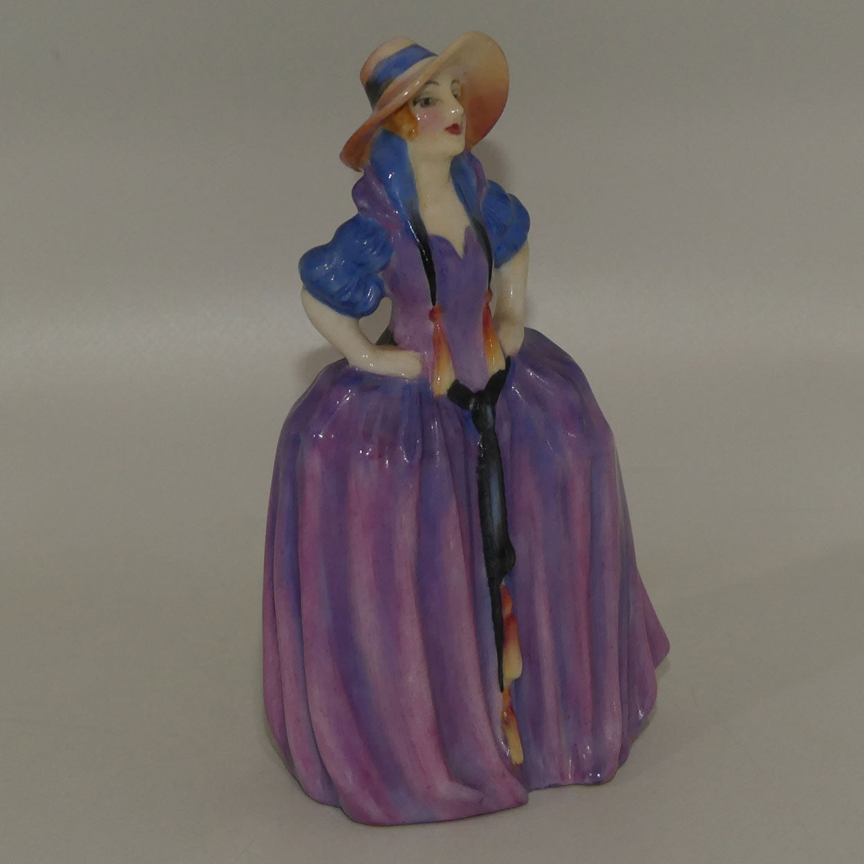 m28-royal-doulton-figure-patricia-lavender