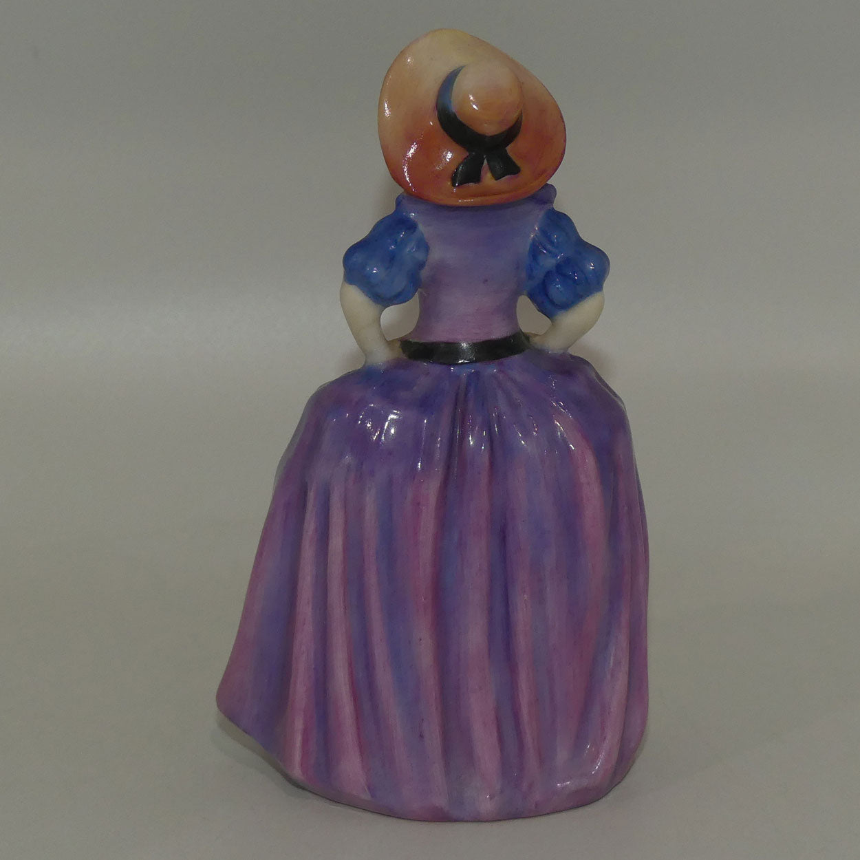 m28-royal-doulton-figure-patricia-lavender