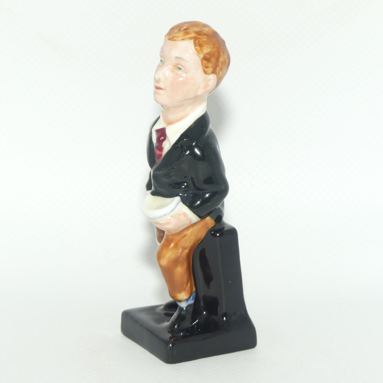 M89 Royal Doulton figure Oliver Twist
