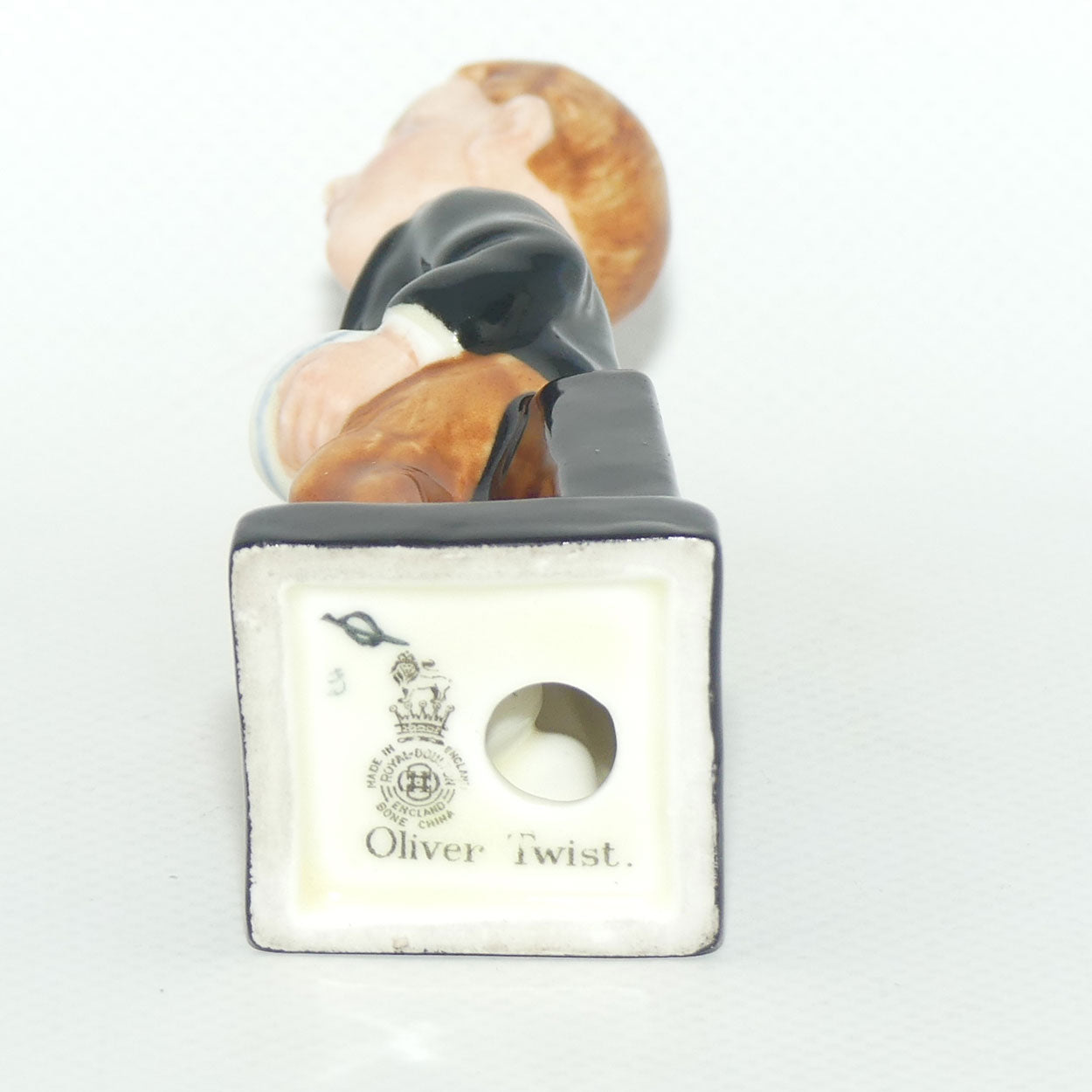 M89 Royal Doulton figure Oliver Twist
