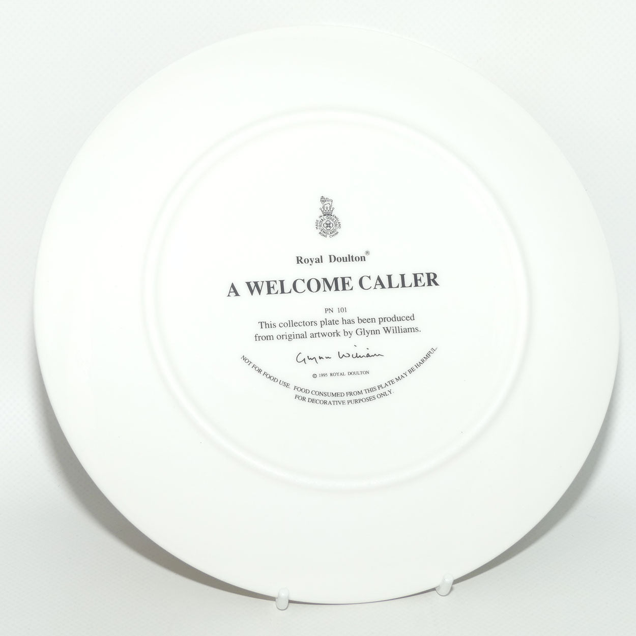 Royal Doulton plate PN101 | Christmas | A Welcome Caller | boxed