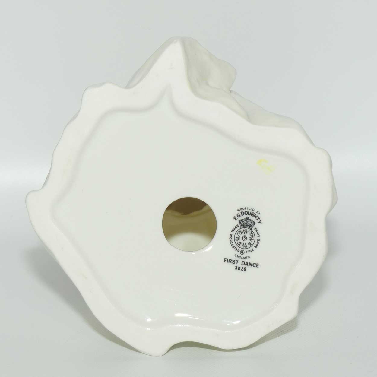 RW3629 Royal Worcester First Dance figure | Burgundy