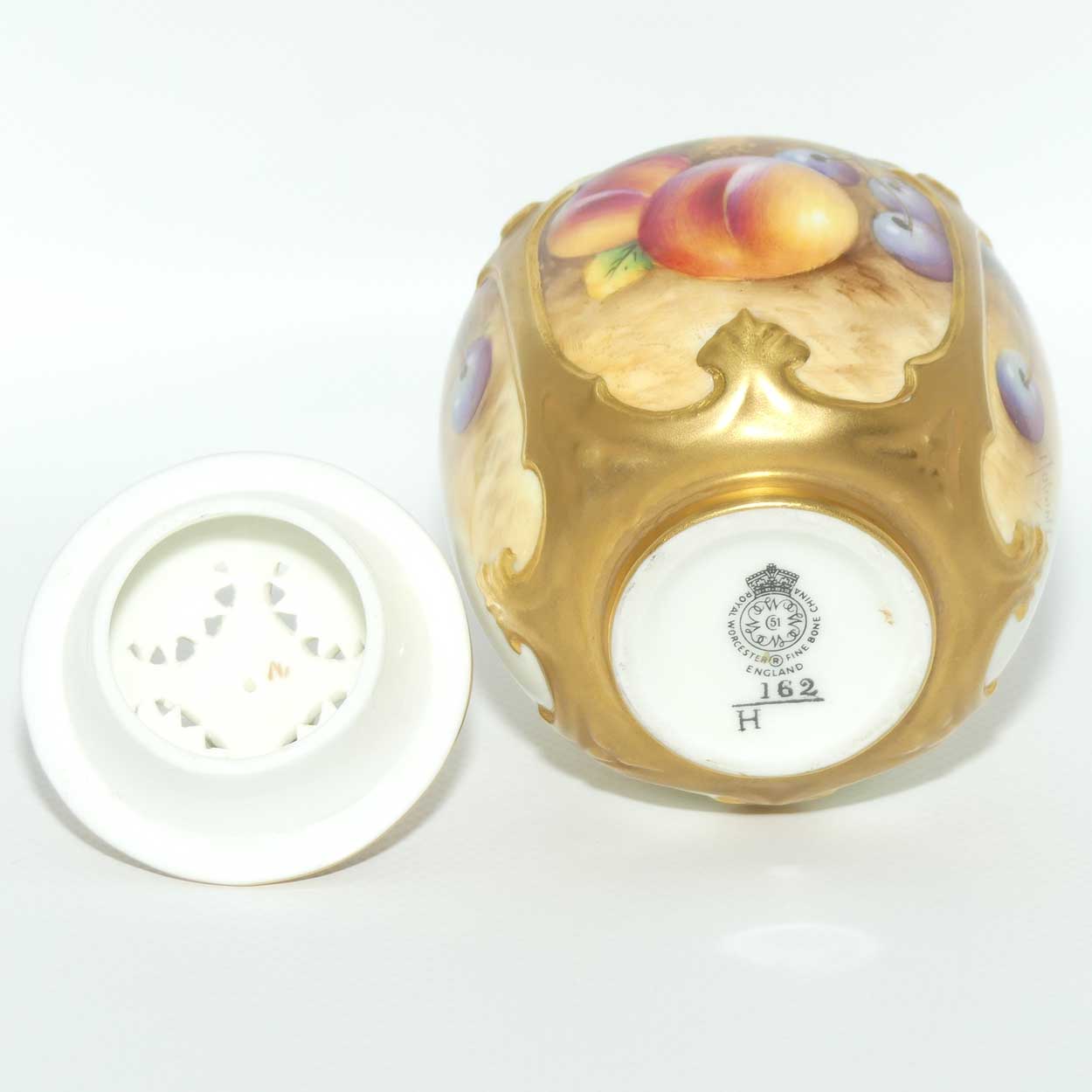 Royal Worcester hand painted fruit lidded pot pourri vase | Shape H162 | William Roberts