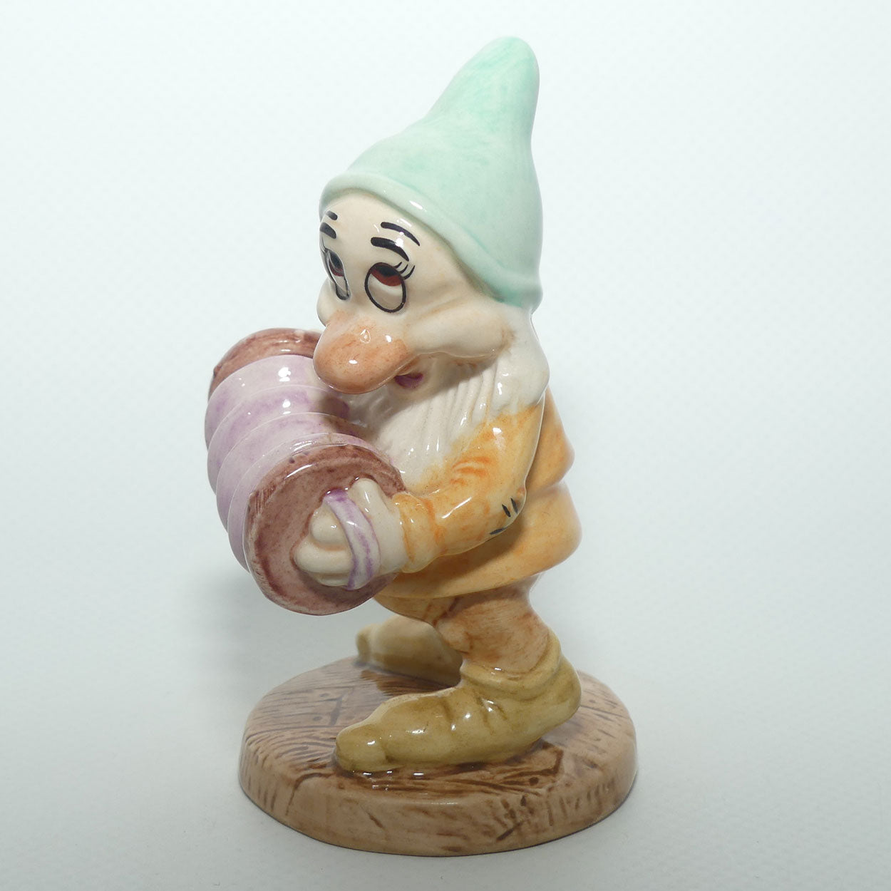 SW18 Royal Doulton Disney Snow White and Seven Dwarfs figure Bashful's Melody | boxed