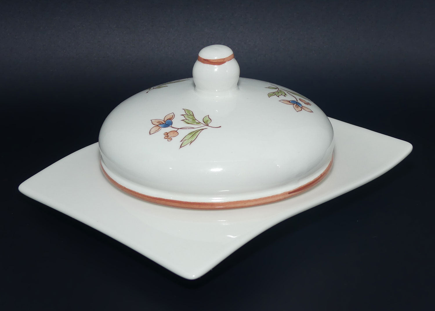 Villeroy and Boch Wave design Floral motif lidded butter dish