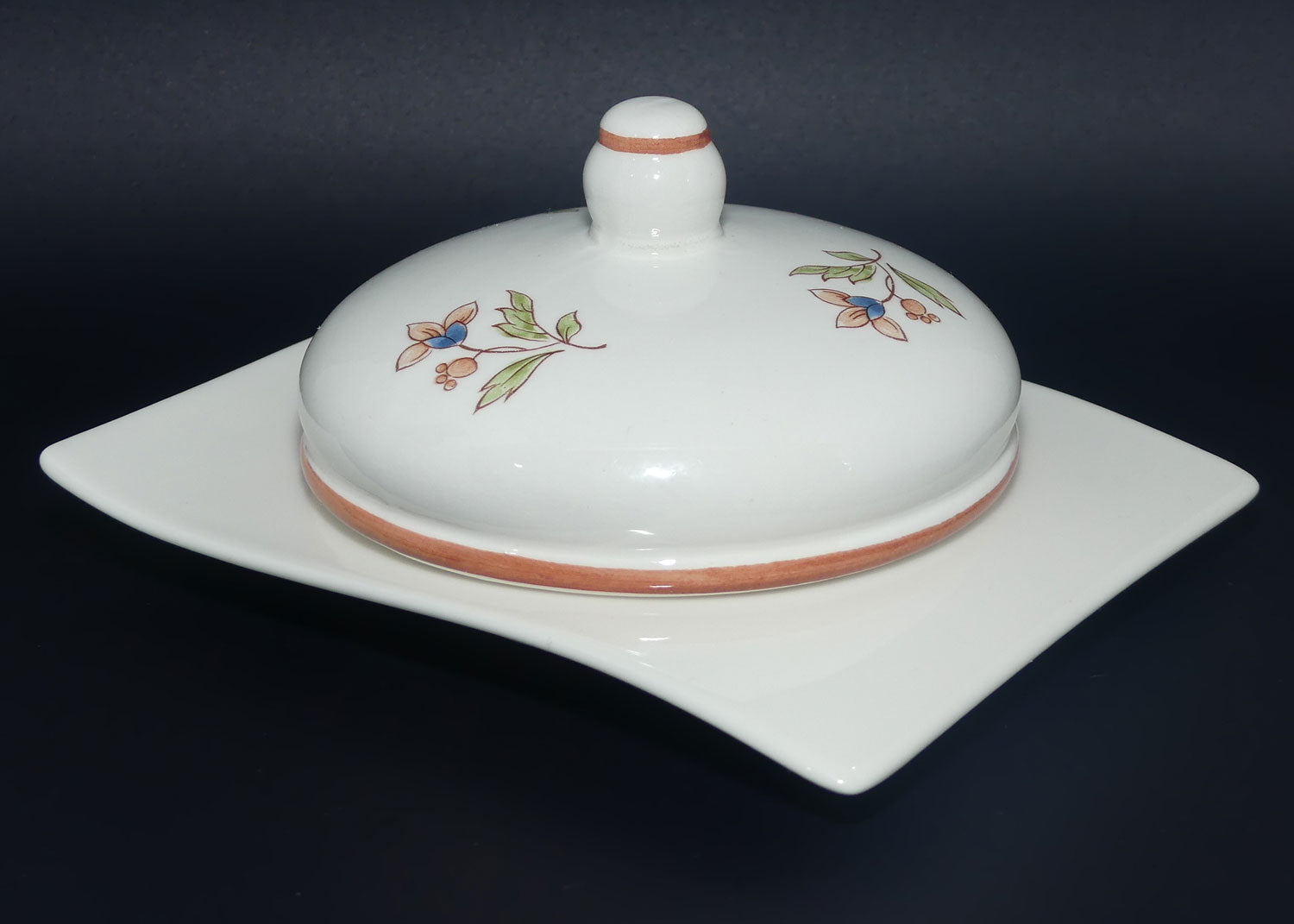 Villeroy and Boch Wave design Floral motif lidded butter dish