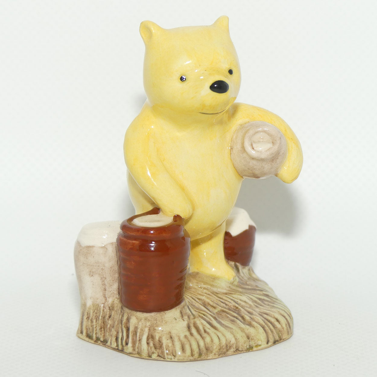 WP12 Royal Doulton Winnie the Pooh figure | Pooh Counting the Honeypots | no box