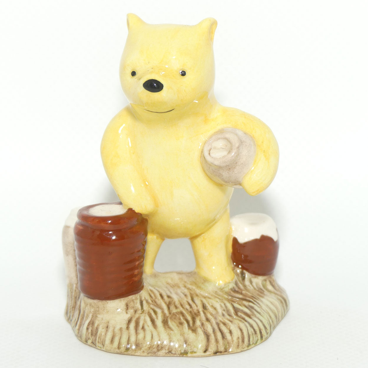 WP12 Royal Doulton Winnie the Pooh figure | Pooh Counting the Honeypots | no box
