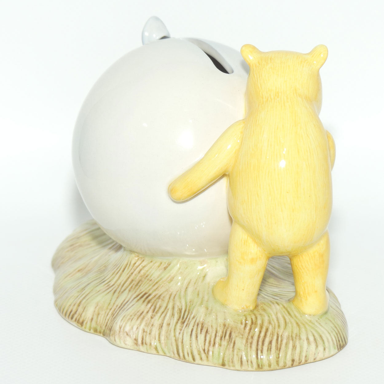 WP16 Royal Doulton Winnie the Pooh figure | Pooh's Blue Balloon Money Box | Boxed