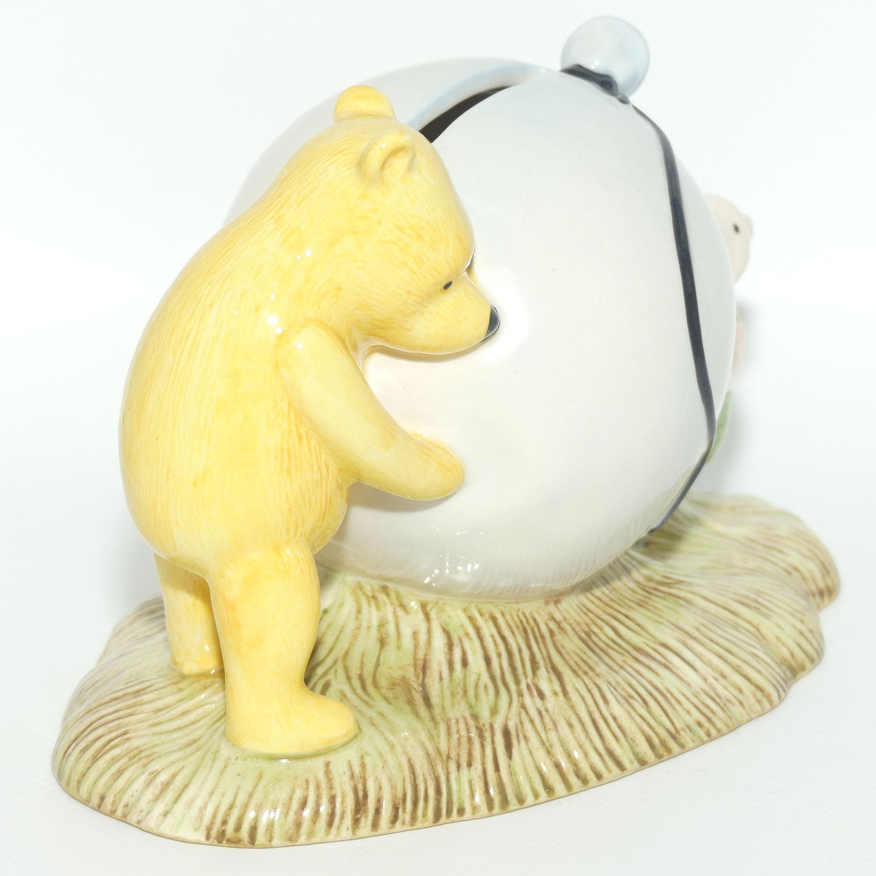 WP16 Royal Doulton Winnie the Pooh figure | Pooh's Blue Balloon Money Box | Boxed