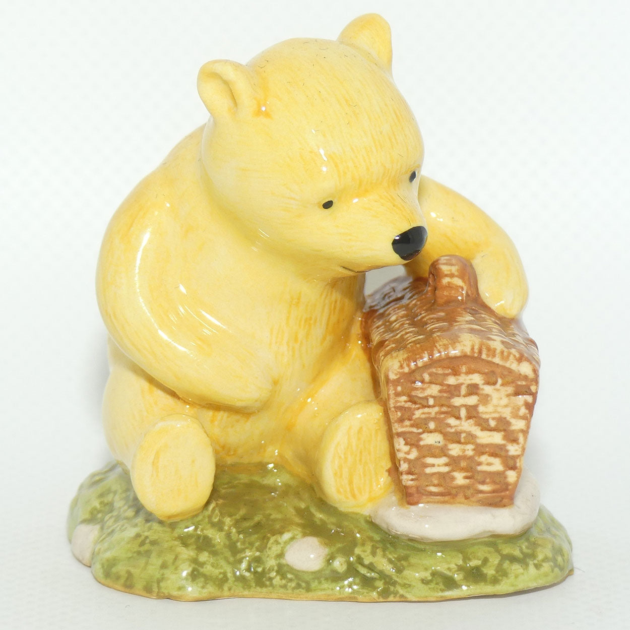 WP19 Royal Doulton Winnie the Pooh figure | Winnie the Pooh and the Fair Sized Basket