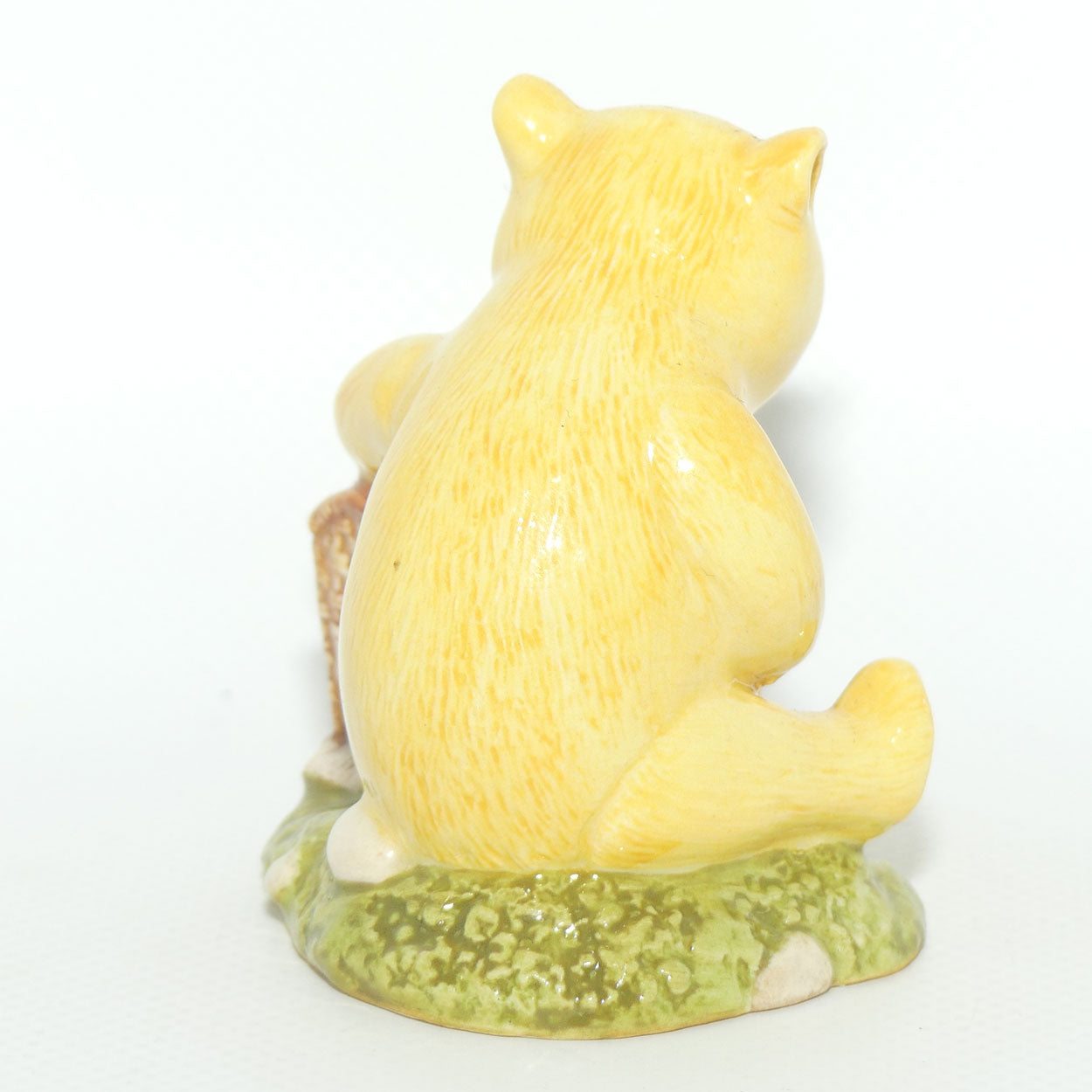 WP19 Royal Doulton Winnie the Pooh figure | Winnie the Pooh and the Fair Sized Basket
