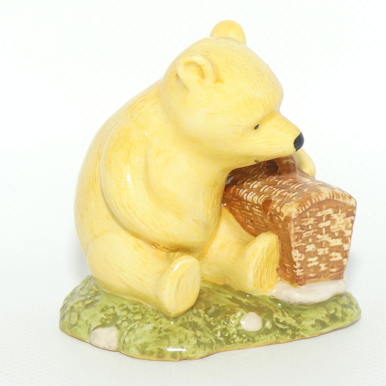 WP19 Royal Doulton Winnie the Pooh figure | Winnie the Pooh and the Fair Sized Basket