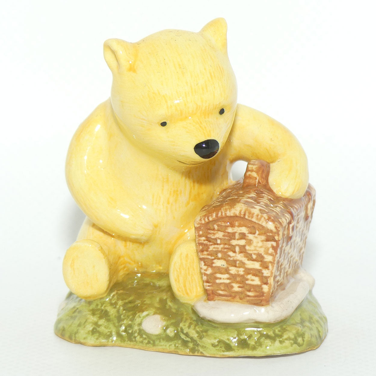 WP19 Royal Doulton Winnie the Pooh figure | Winnie the Pooh and the Fair Sized Basket