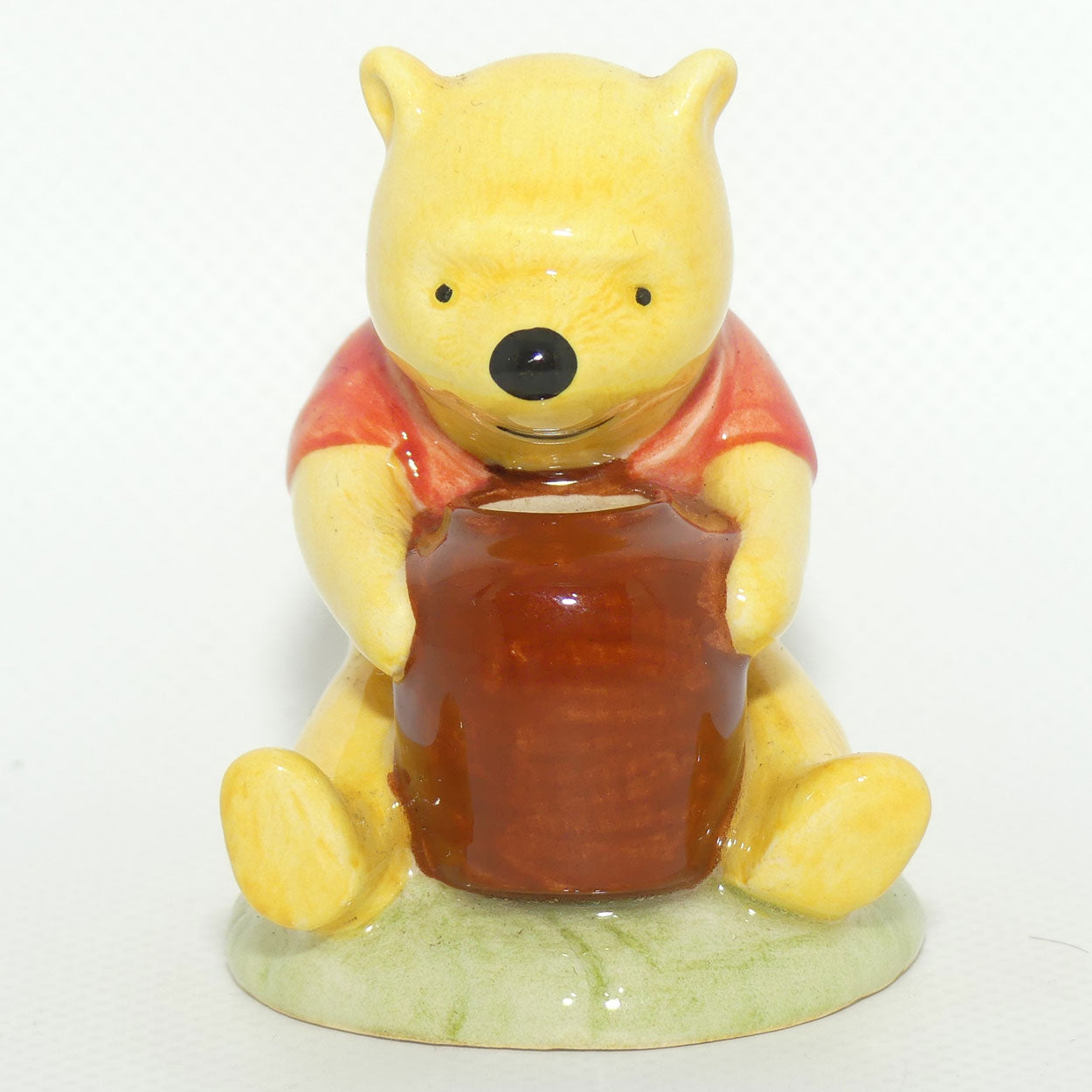 WP01 Royal Doulton Winnie the Pooh figure | Winnie the Pooh and the Honey Pot | no box