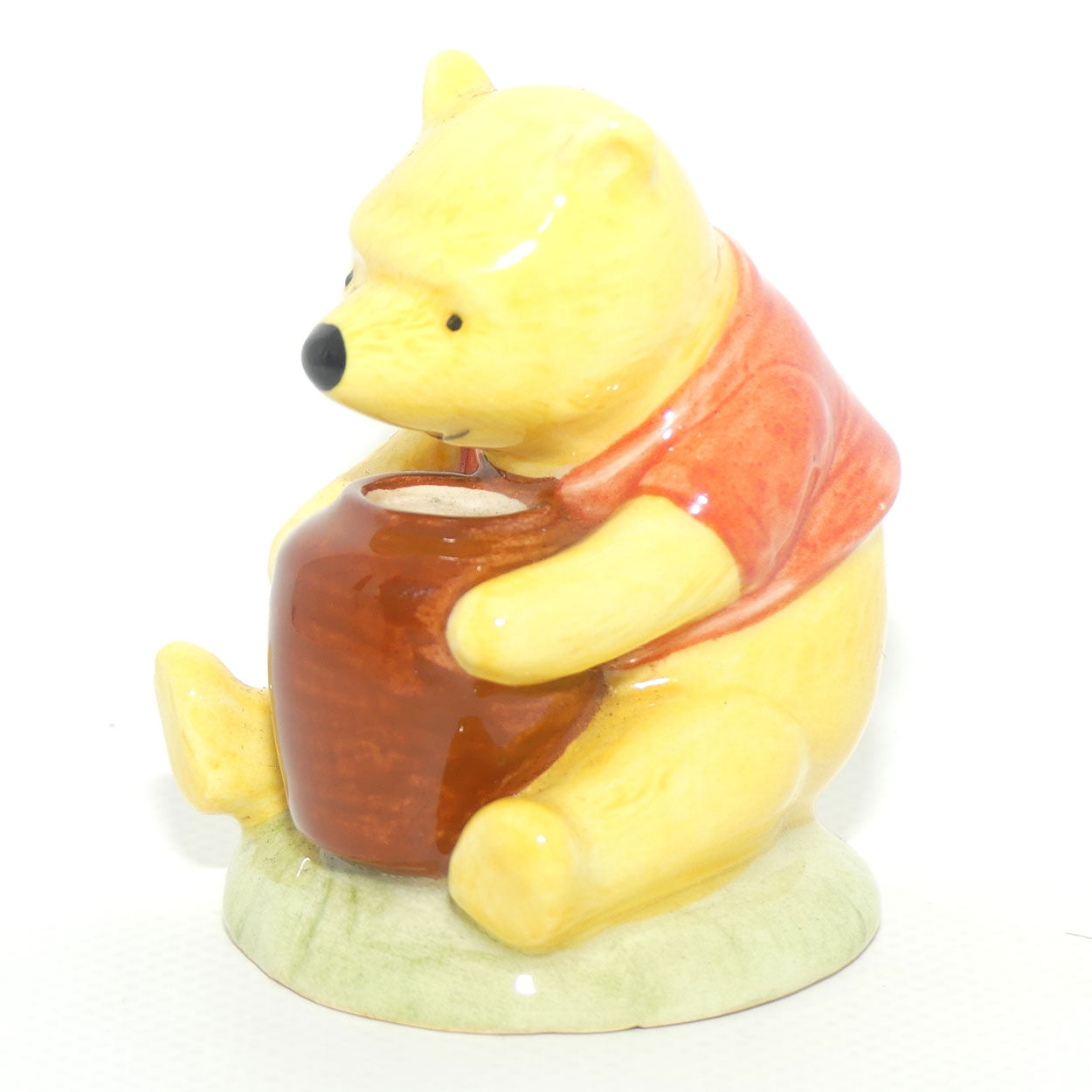 WP01 Royal Doulton Winnie the Pooh figure | Winnie the Pooh and the Honey Pot | no box