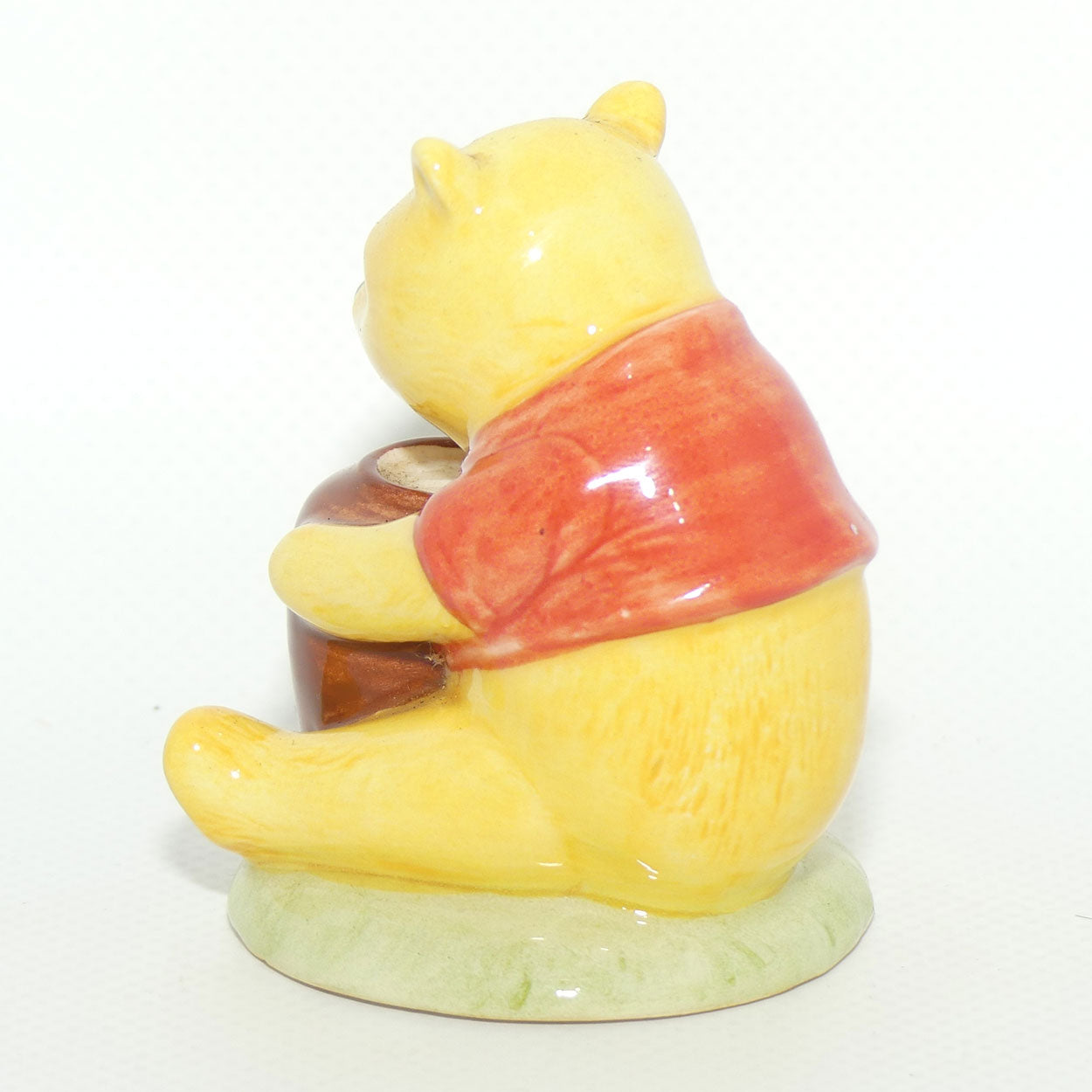 WP01 Royal Doulton Winnie the Pooh figure | Winnie the Pooh and the Honey Pot | no box