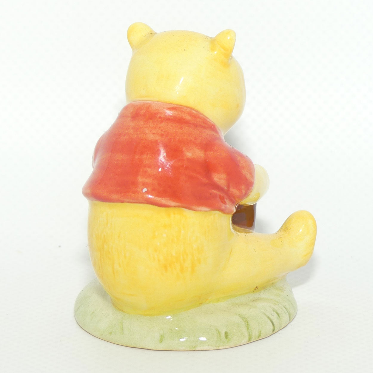 WP01 Royal Doulton Winnie the Pooh figure | Winnie the Pooh and the Honey Pot | no box