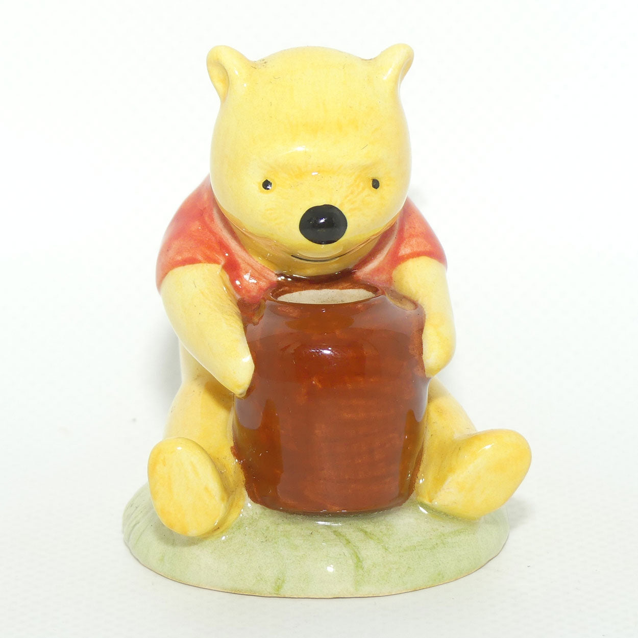 WP01 Royal Doulton Winnie the Pooh figure | Winnie the Pooh and the Honey Pot | no box