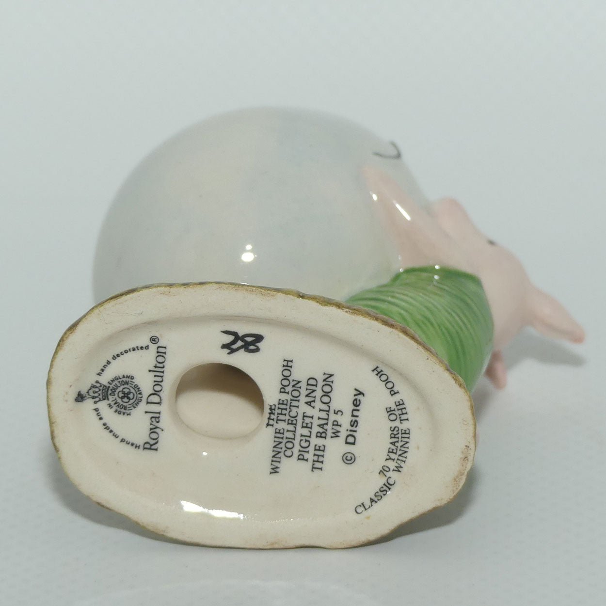 WP05 Royal Doulton Winnie the Pooh figure | Piglet and the Balloon | Boxed