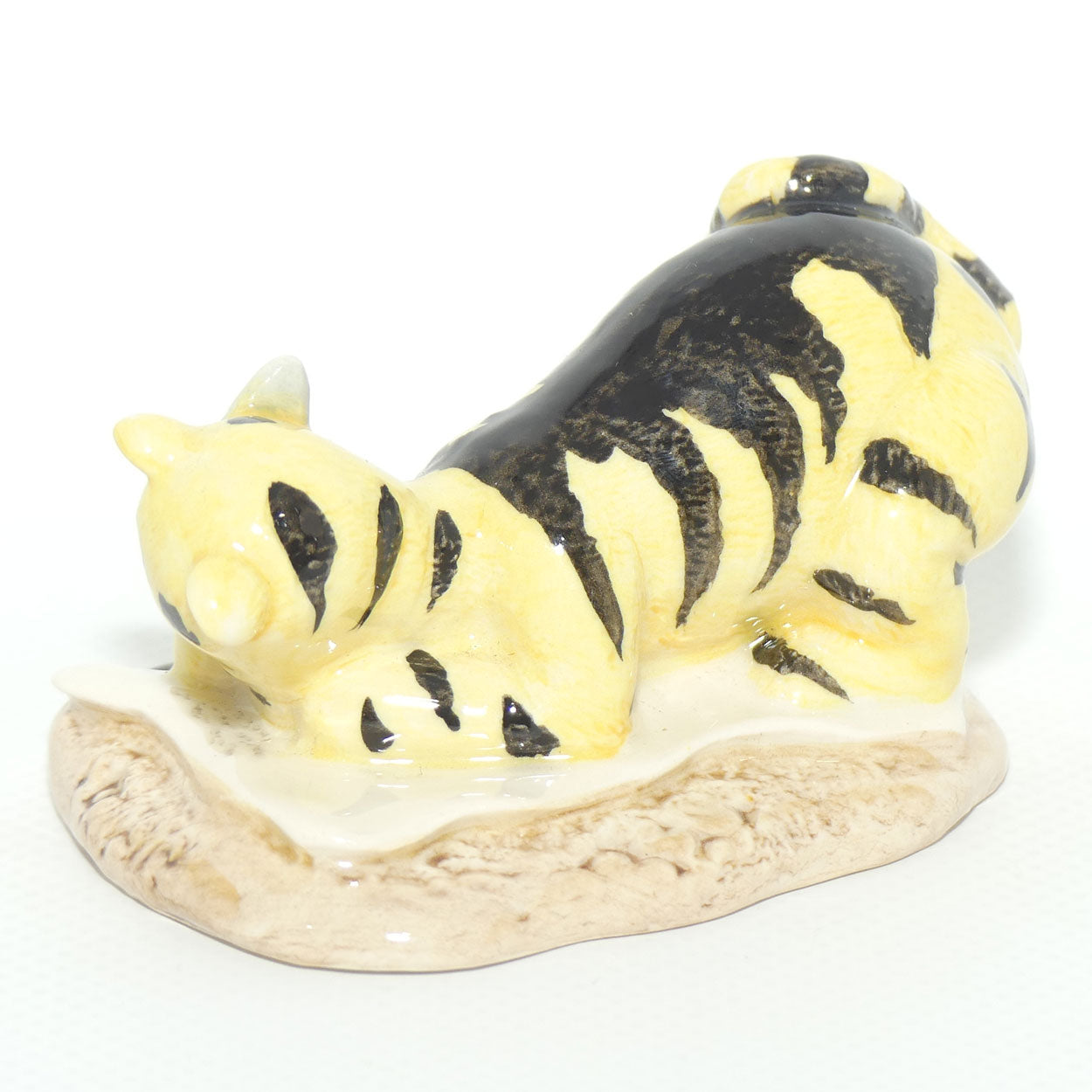 WP06 Royal Doulton Winnie the Pooh figure | Tigger signs the Rissolution | Boxed