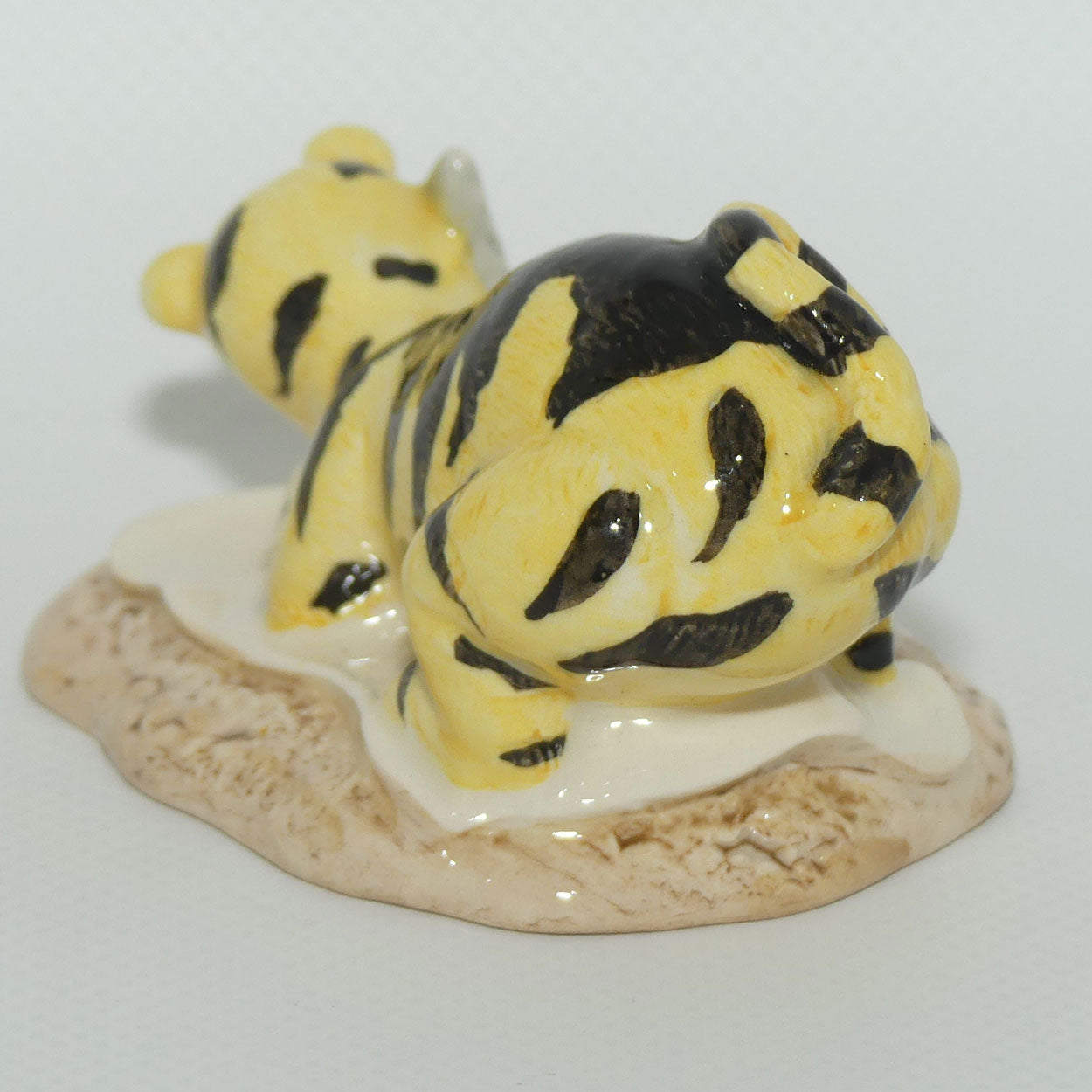 WP06 Royal Doulton Winnie the Pooh figure | Tigger signs the Rissolution | Boxed