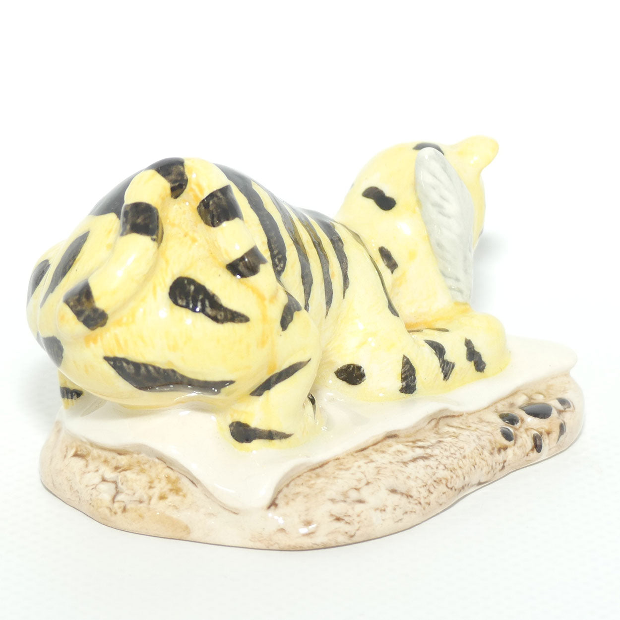 WP06 Royal Doulton Winnie the Pooh figure | Tigger signs the Rissolution | Boxed